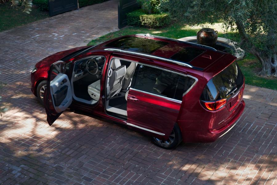  Chrysler Pacifica Limited (RU) 2016 года  (фото 13 из 40)